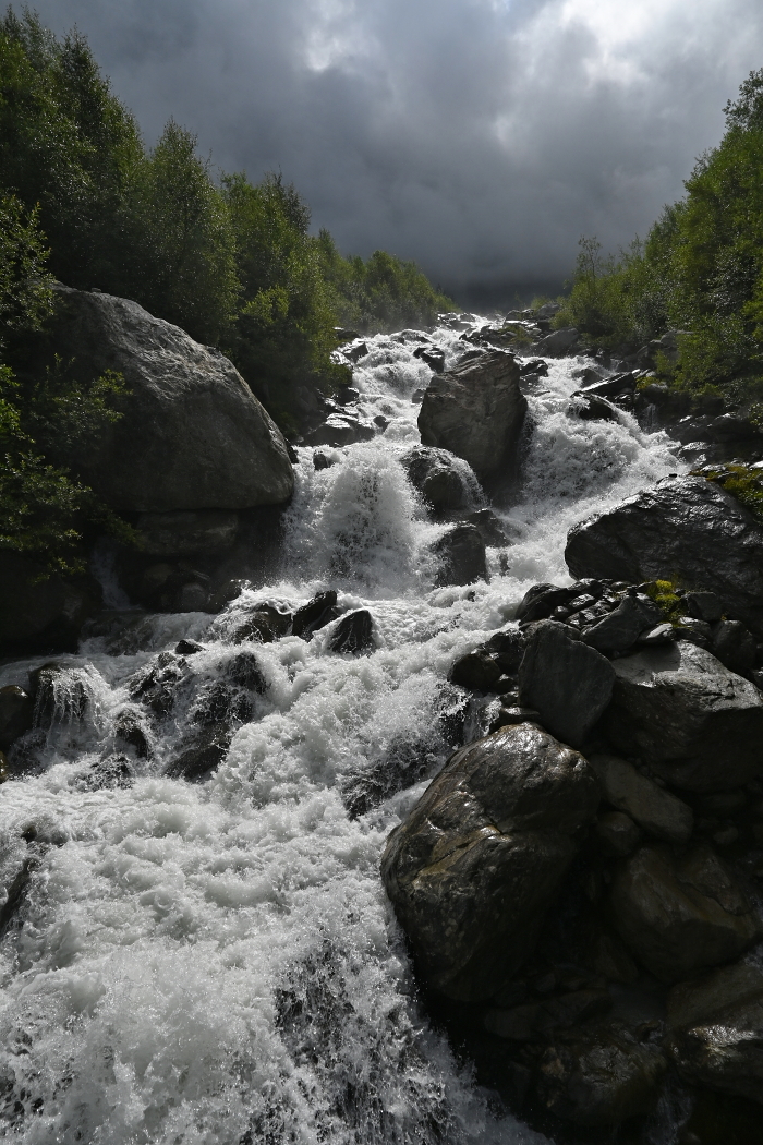 8_Divoký_potok_z_ledovce_Bionnassay