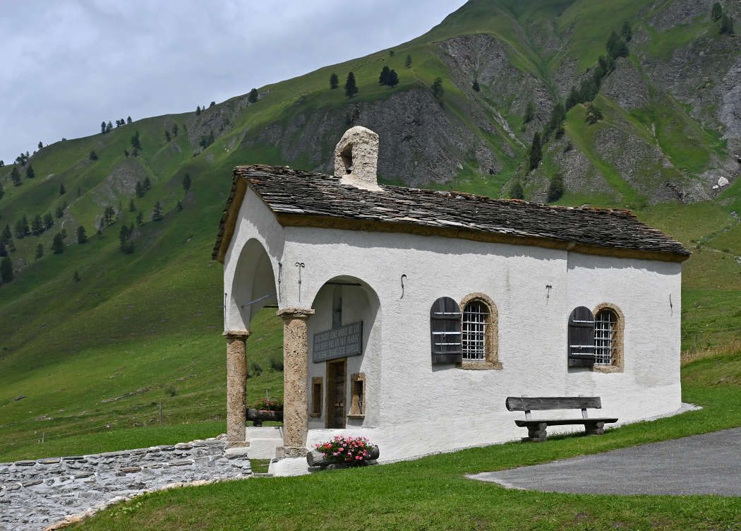 37_Kaplička_v_údolí_Ferret_nad_La_Fouly--Švýcarsko