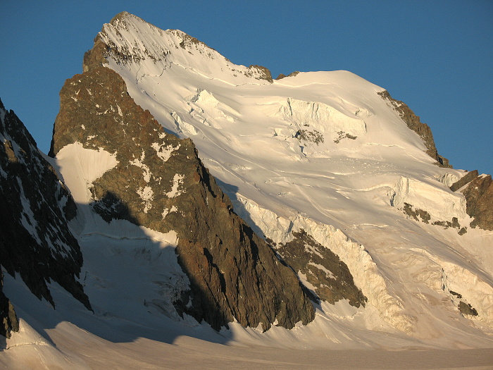 18. Barré, 4102 m a Dome des Écrins, 4015 m, sev. stěna