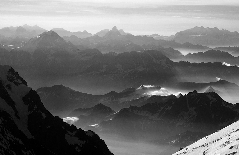 45. Mt. Blanc, panorama z vrcholového hřebenu