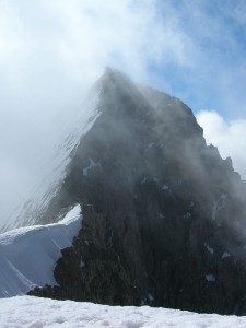 divoky-vrcholovy-hreben-barre-z-dome-de-neige-des-ecrins.jpg